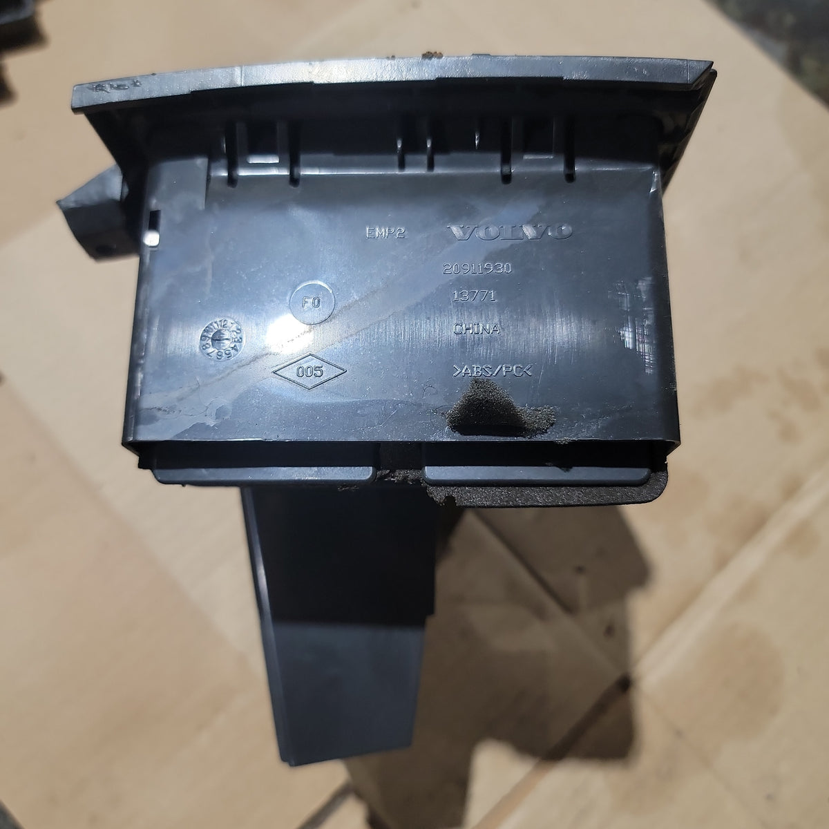 Volvo 20911930 Dash Air Vent for Volvo VNL | Used │ Volvo │ All Pro Truck Parts