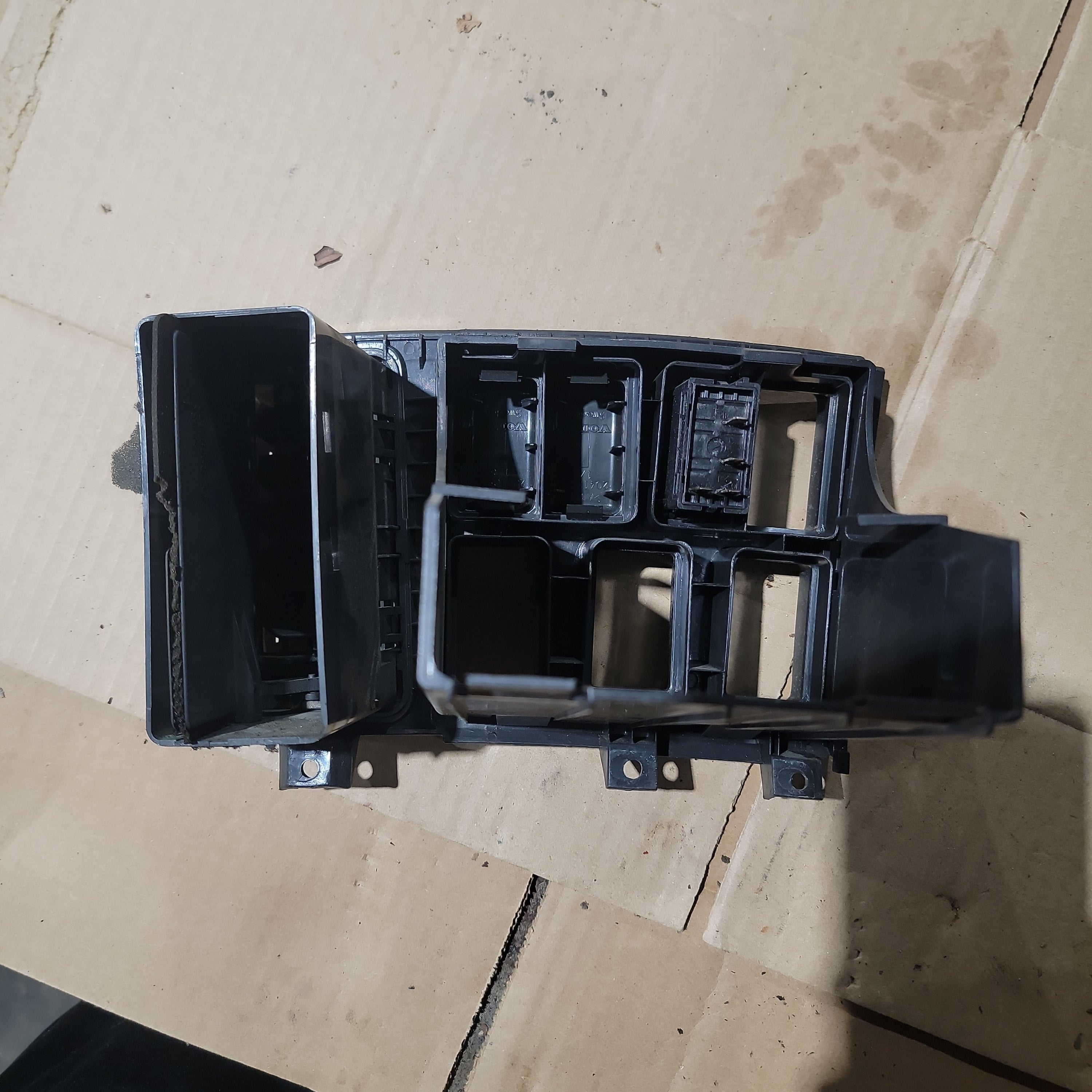 Volvo 20911930 Dash Air Vent for Volvo VNL | Used │ Volvo │ All Pro Truck Parts