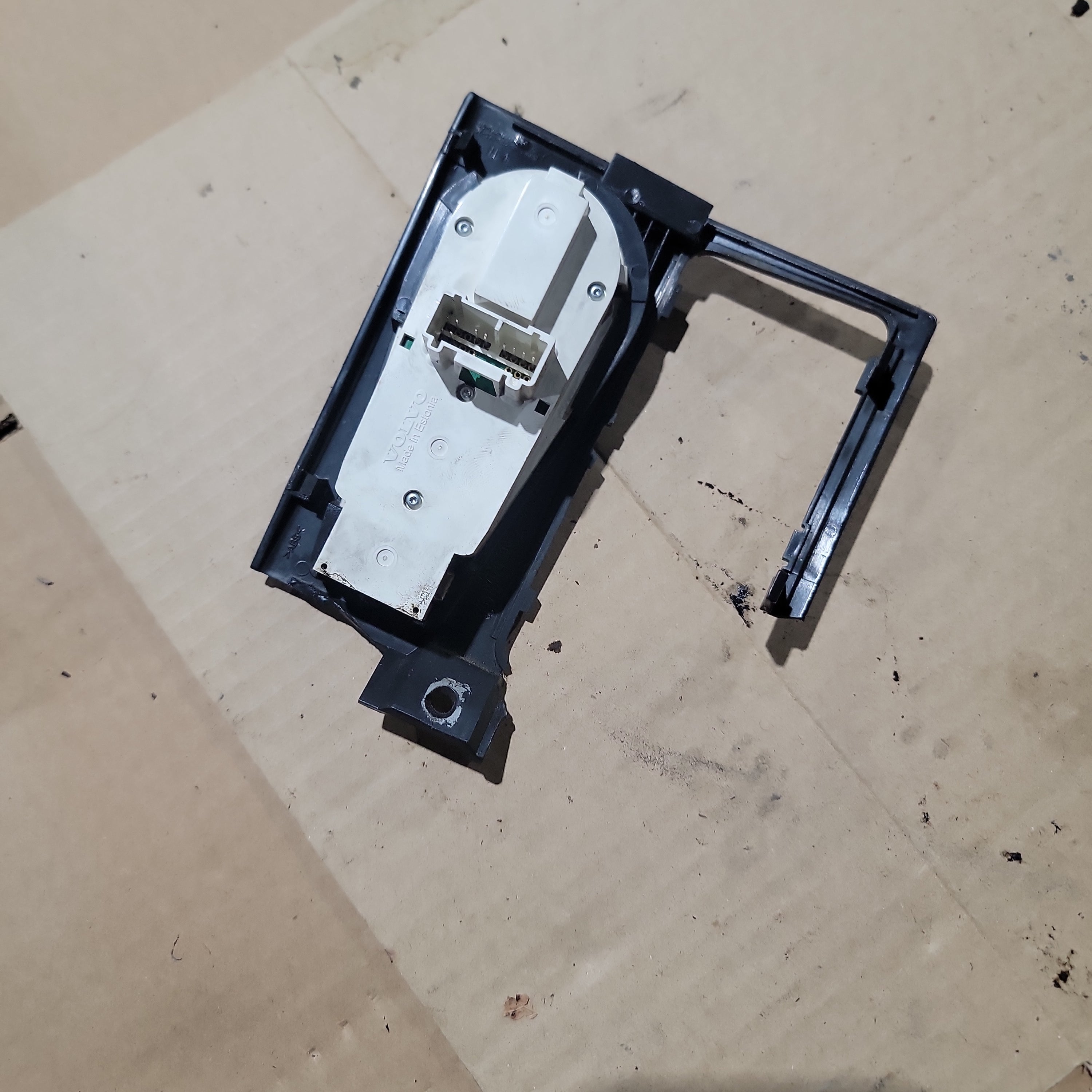 Volvo 3175581 Headlight Switch for Volvo VNL | Used │ Volvo │ All Pro Truck Parts