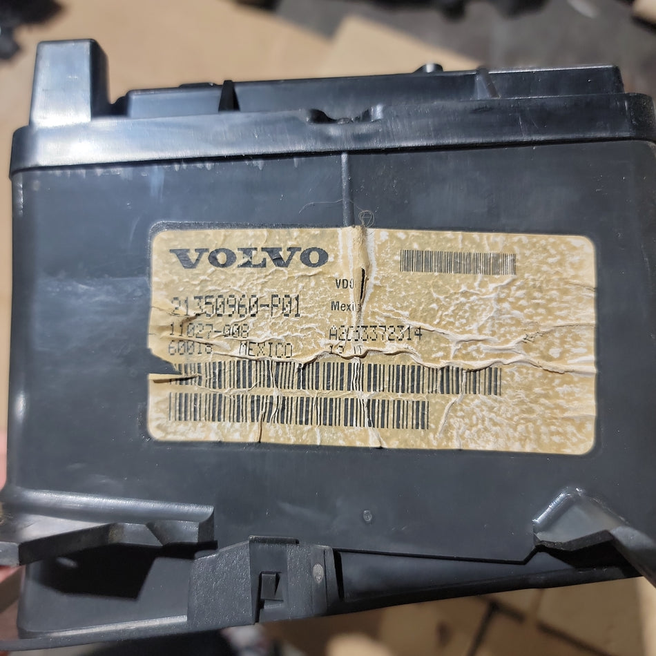 Volvo 21350960-P01 Instrument Panel for Volvo VNL | Used │ Volvo │ All Pro Truck Parts