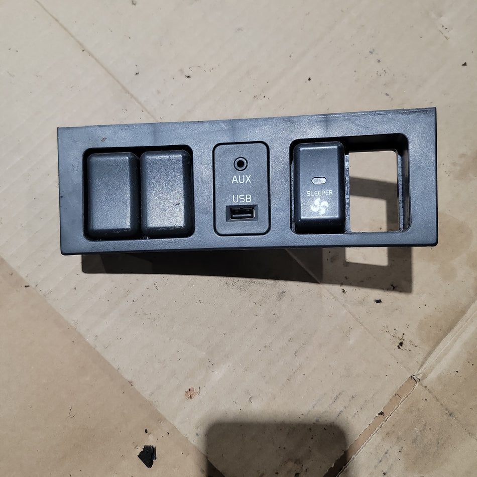 Volvo 3175616 Dash Switch Panel for Volvo VNL | Used │ Volvo │ All Pro Truck Parts