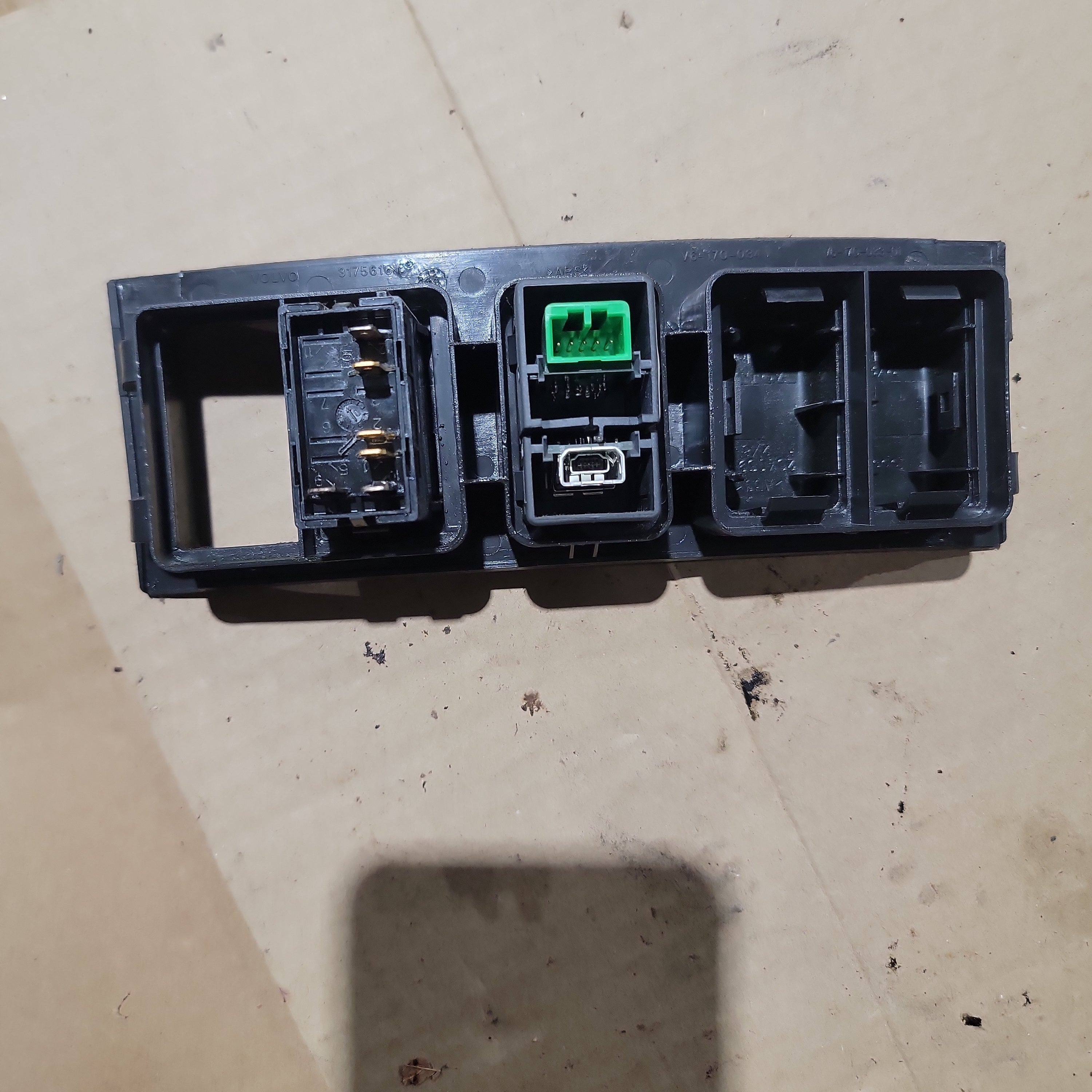 Volvo 3175616 Dash Switch Panel for Volvo VNL | Used │ Volvo │ All Pro Truck Parts